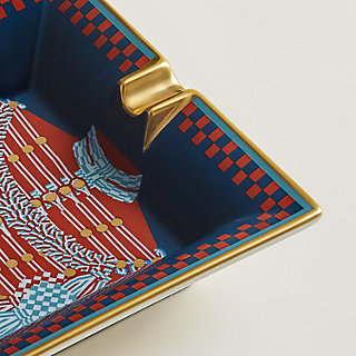 elegant-pop-ashtray--314907M